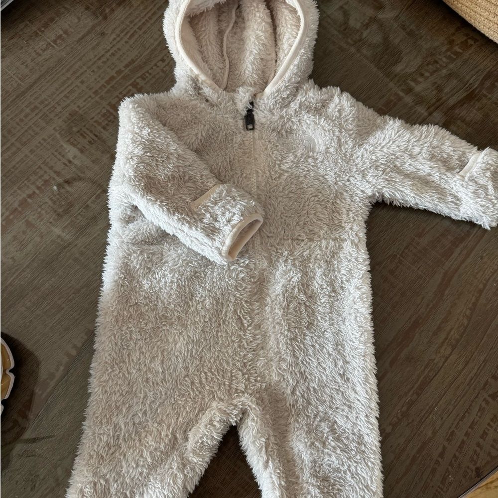NORTHFACE Cozy Cream Hooded Baby One Piece 0-6 months (worn washed one time)